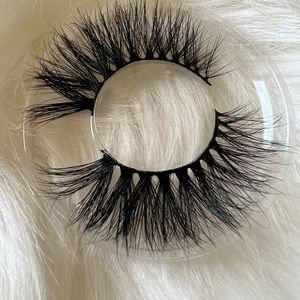 Disruptive Beauty Lashes